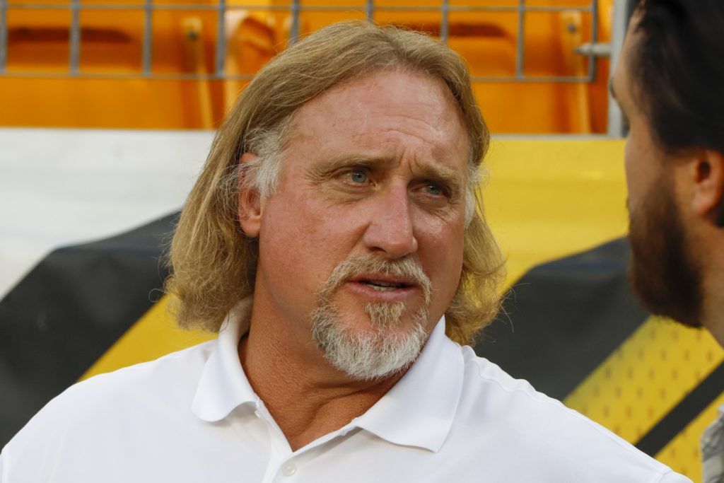 Kevin Greene, Hall of Fame pass rusher for Rams, Steelers and Panthers, dies at 58