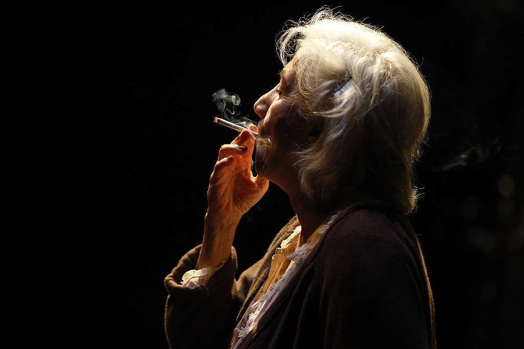 Olympia Dukakis, theater veteran and Oscar-winning 'Moonstruck' actress, dies at 89