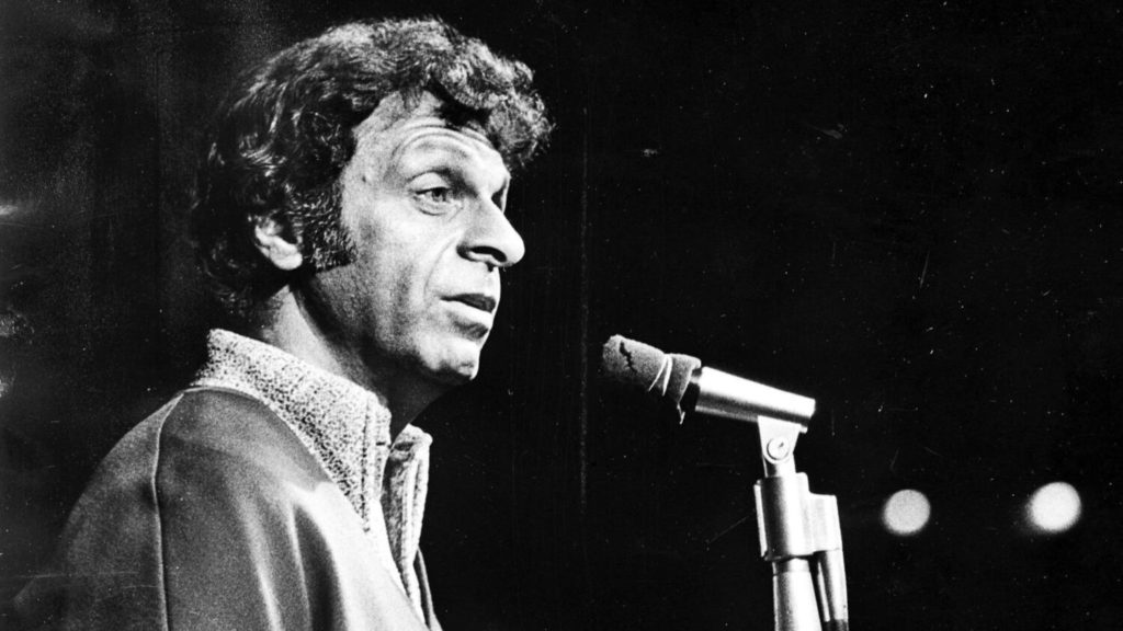 Mort Sahl, revolutionary comic who influenced comedians from Lenny Bruce to Dave Chappelle, dies