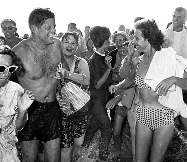 L.A. Times photographer Bill Beebe, who waded into ocean to snap iconic JFK image, dies at 94