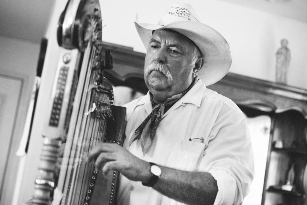 Francisco González, Los Lobos founding member and guitar-string pioneer, dead at 68