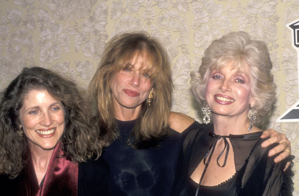Carly Simon mourns sisters Joanna and Lucy, who died of cancer a day apart