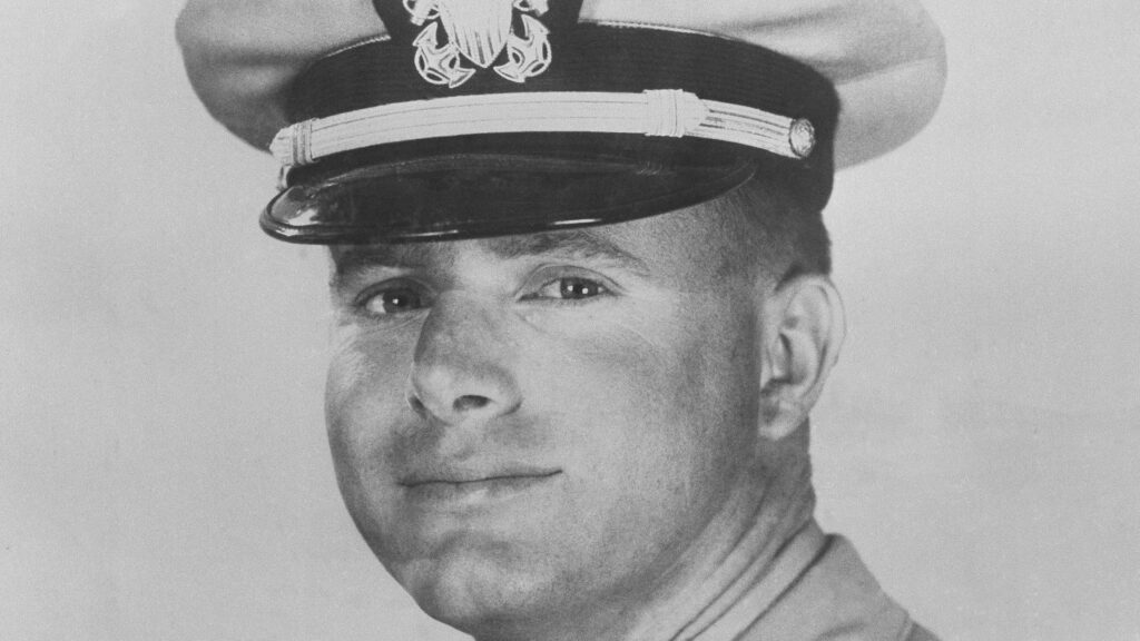 Don Walsh, Naval Academy grad who was part of crew that was first to reach deepest point of ocean, dies at 92