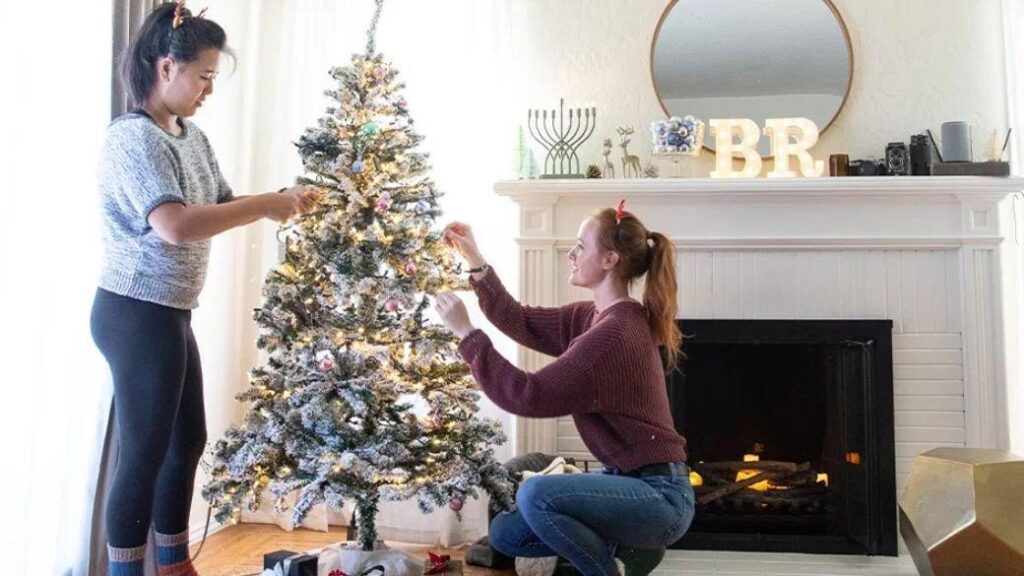 How to decorate a Christmas tree like a pro