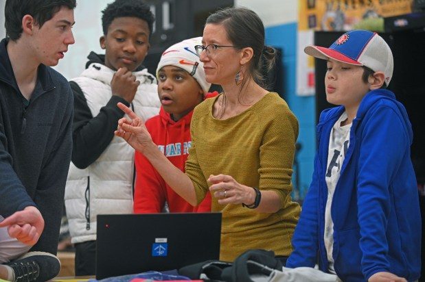 DEC. 5, 2023: Digital Harbor Foundation Tech Center's Instructional Design manager Kelley Schultheis, second right, works with students at the center's programs for youth and educators on the use of digital tools. (Kenneth K. Lam/Staff photo)