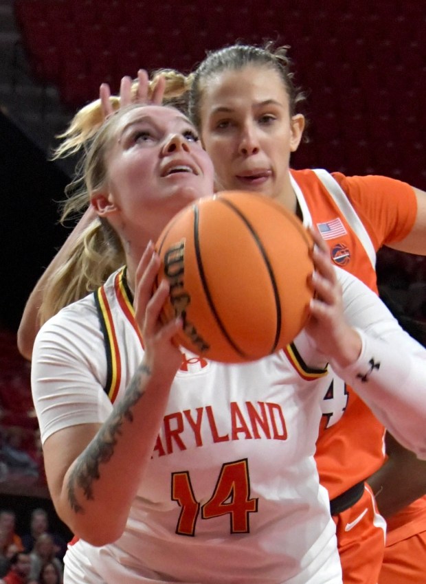 Maryland's Allie Kubek (14) shoots with Syracuse center Isabel Varejao guarding her.