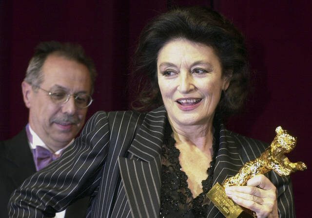 French actress Anouk Aimée, a Golden Globe winner, dies at 92