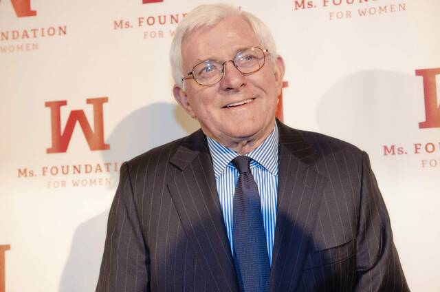 Phil Donahue, whose pioneering daytime talk show launched an indelible TV genre, dead at 88