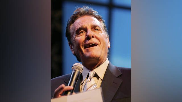 Chuck Woolery, smooth-talking game show host of ‘Love Connection’ and ‘Scrabble,’ dies at 83