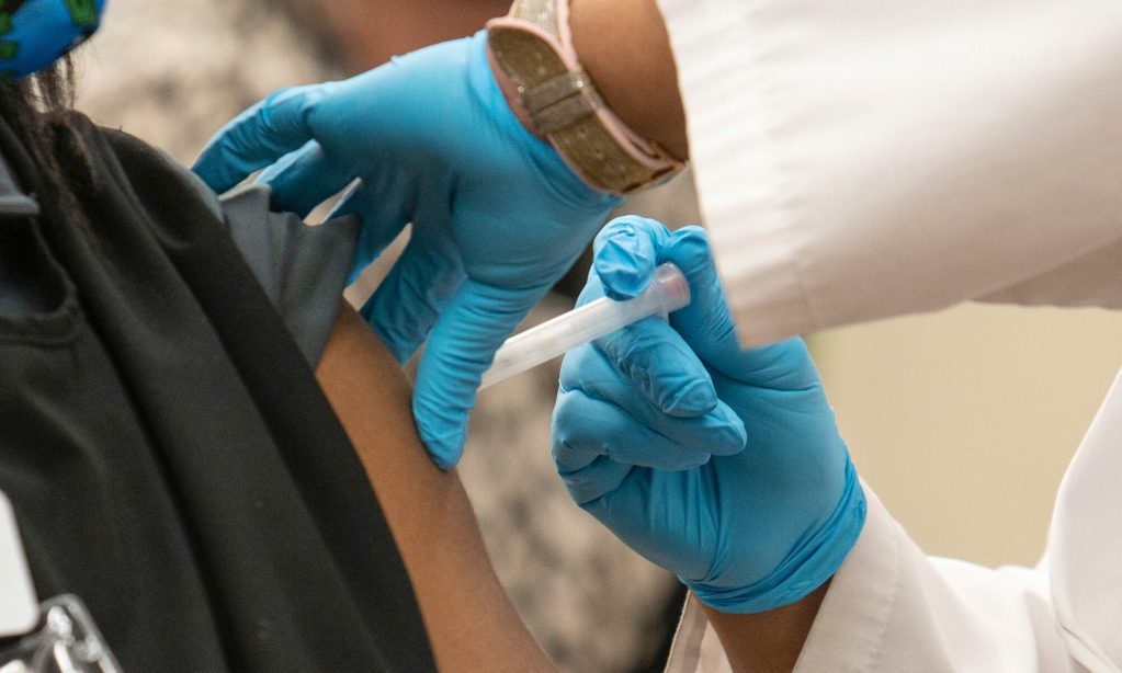 CVS and Walgreens to resume COVID vaccines in Nevada after regulators clarify rules